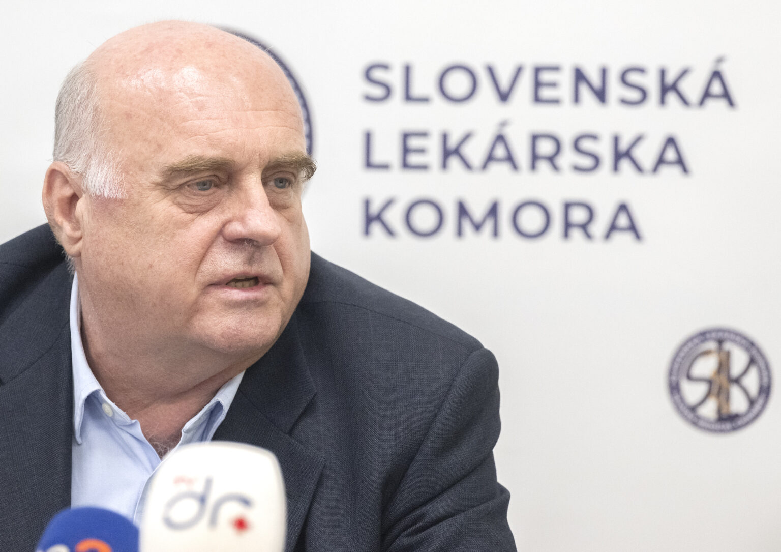 Nový prezident lekárskej komory mal obísť pravidlá. Členovia chceli na zasadnutí vyhodiť právnika