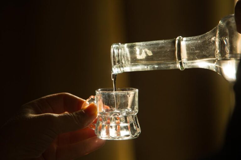 Alkohol ničí už 12 ročné deti. Stúpajú aj náklady na liečbu, idú na ňu milióny