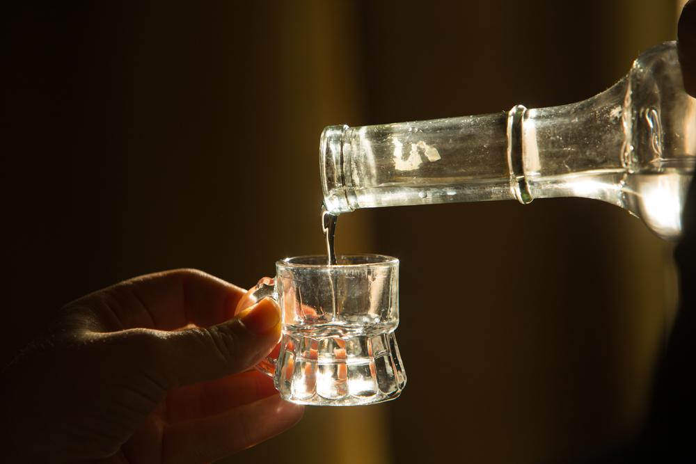 Alkohol ničí už 12 ročné deti. Stúpajú aj náklady na liečbu, idú na ňu milióny