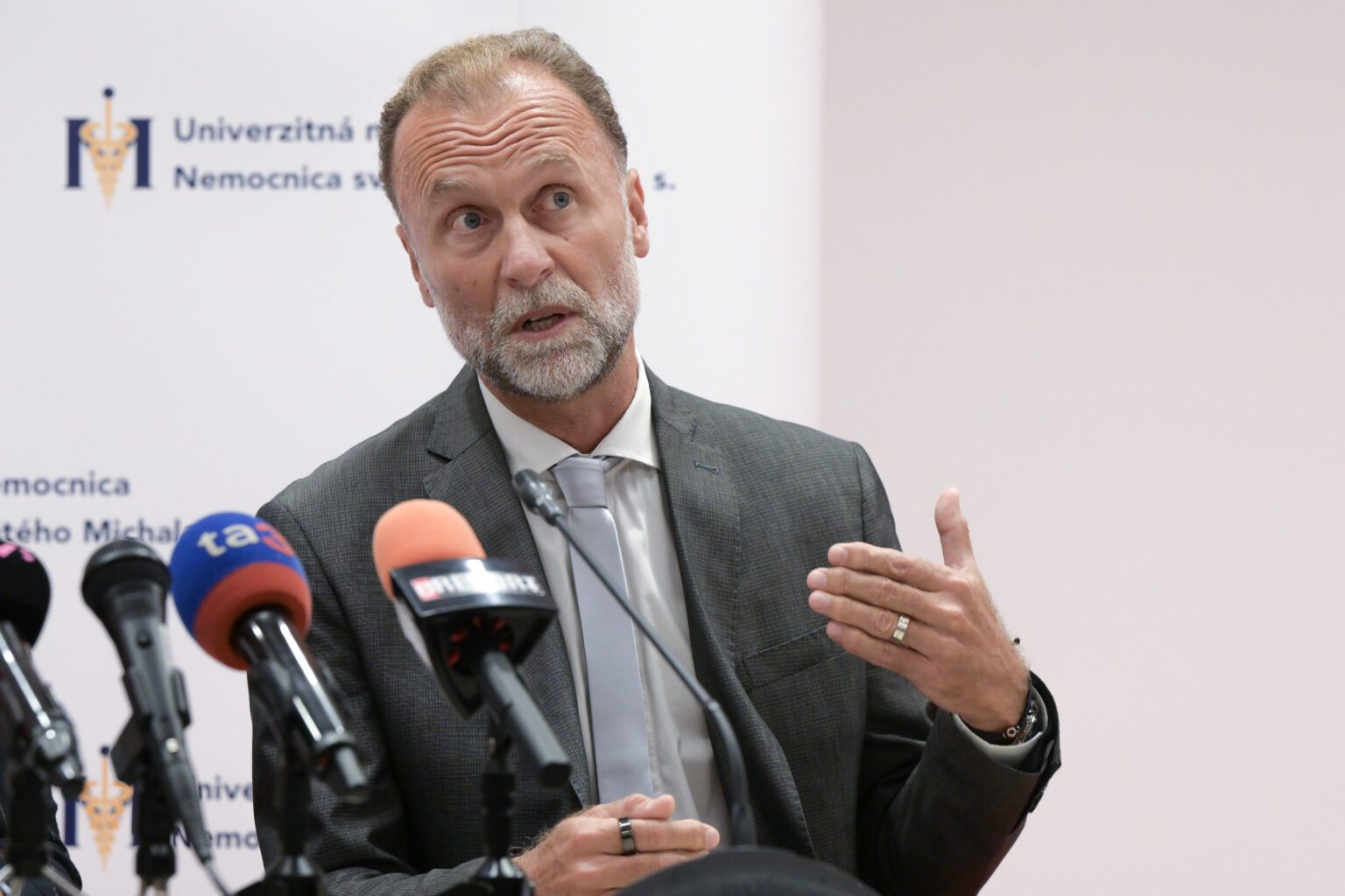 Väčšina personálu gastroenterologickej kliniky v UNB stiahla výpovede