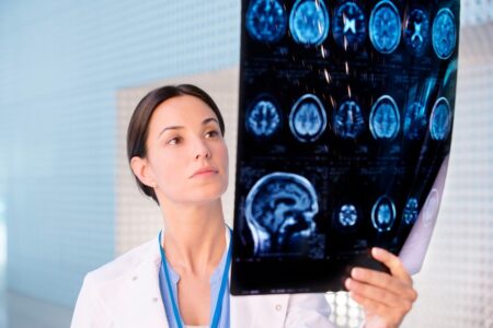 Vedci prichádzajú s prvým krvným testom na rakovinu mozgu. Môže pomôcť skôr diagnostikovať aj neprístupné nádory