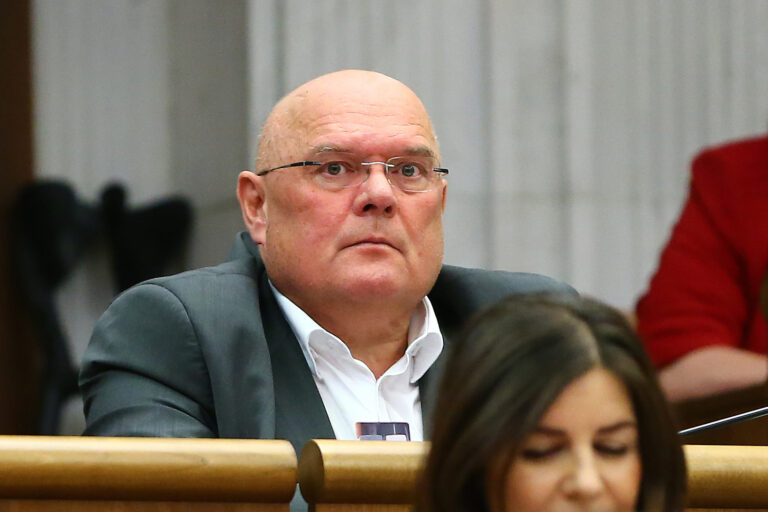Organizácie rezortu zdravotníctva môžu dostať balík peňazí. Ministerstvo napráva chybu cez poslanca Smeru