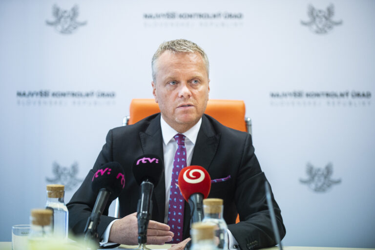 Najvyšší kontrolný úrad SR našiel vážne pochybenia pri manažovaní pandémie