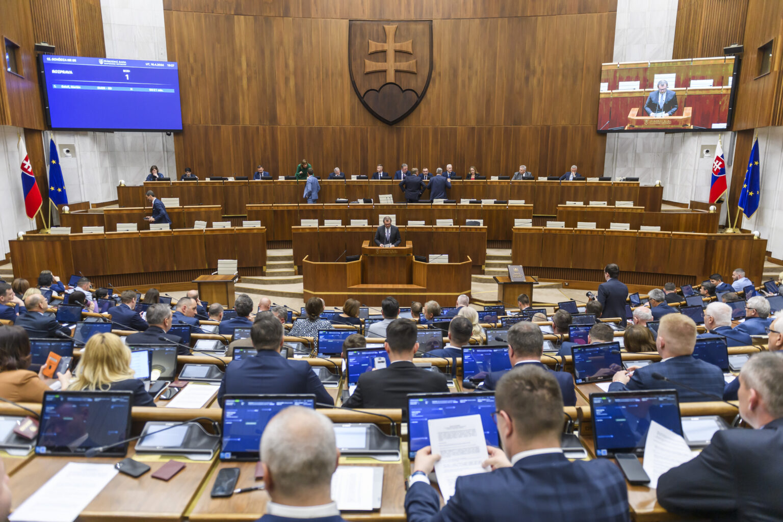 Overiť si registráciu zdravotníka nebude možné. Poslanci to odmietli