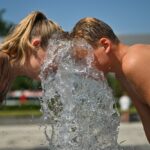 Horúčavy prinášajú zdravotné riziká. Hygienici varujú ľudí, aby nepodceňovali riziko úpalu a úžehu