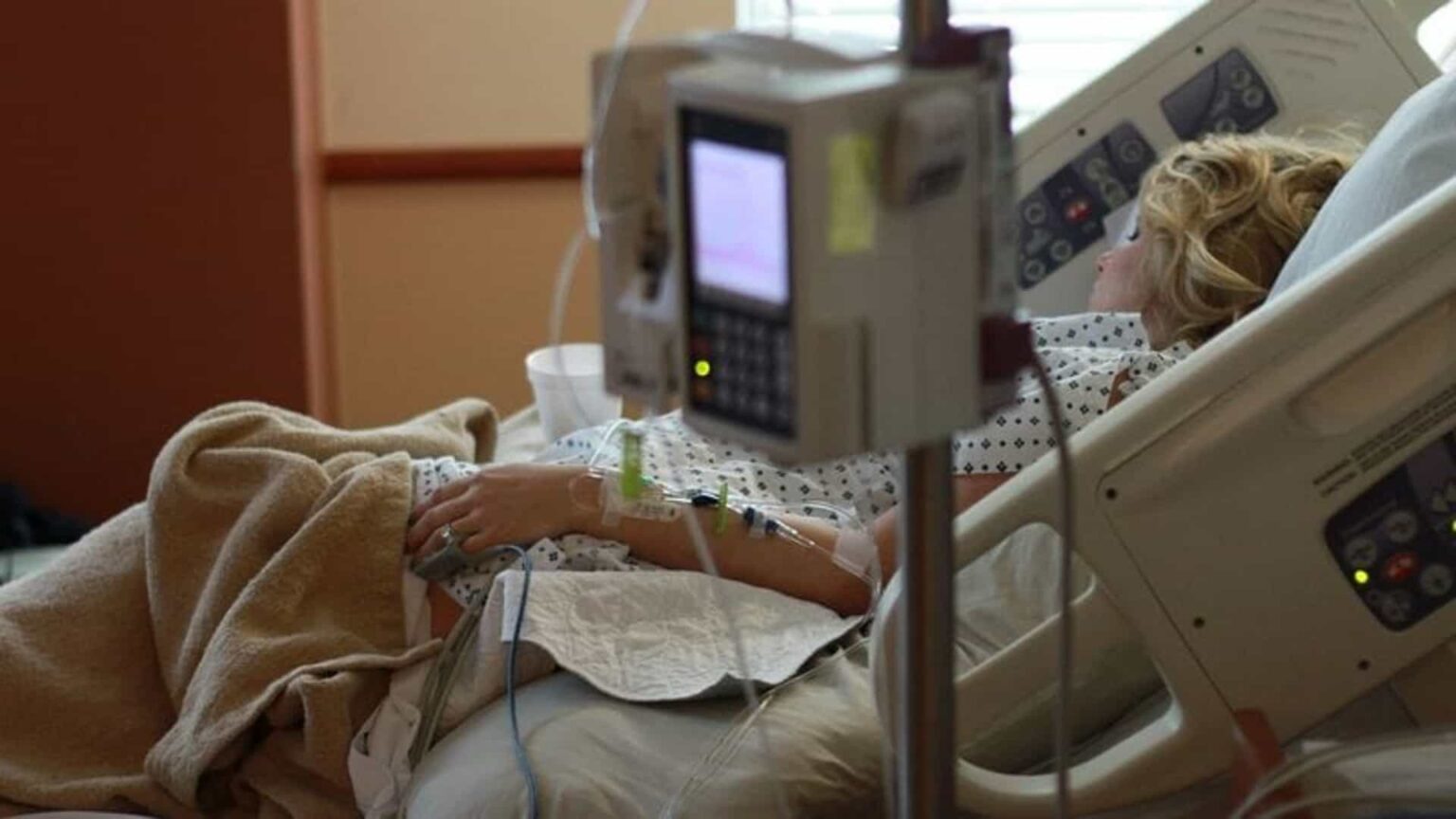 Infekčné oddelenia na východe Slovenska sa kvôli žltačke plnia. Niektoré dosiahli strop