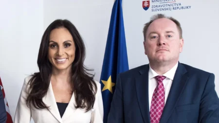 Odvolaný šéf VšZP v liste upozorňuje Dolinkovú na drahé zmluvy s Medirexom a hroziace škody