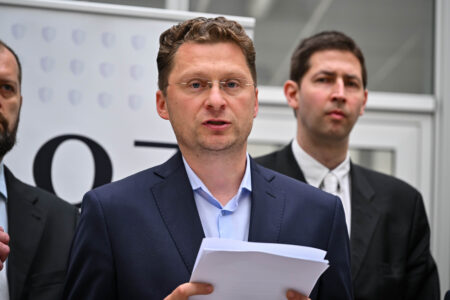 Odborári žiadajú pre lekárov v nemocniciach viac peňazí. Efekt pre pacientov však nezaručujú