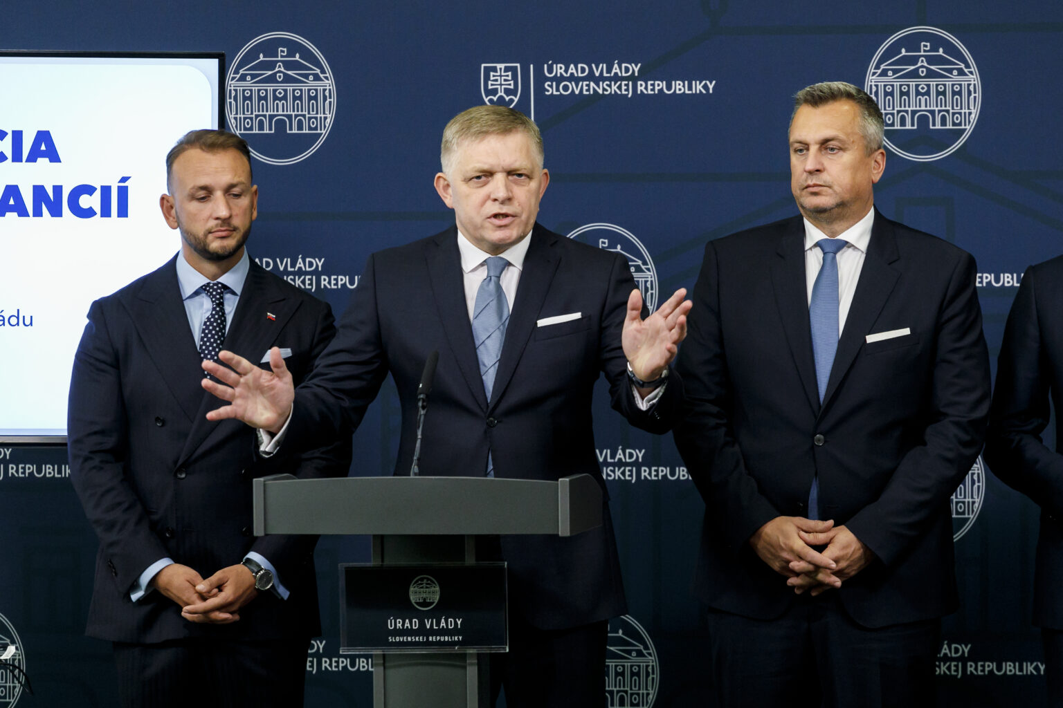 Koalícia nemá záujem liať do zdravotníctva ďalšie peniaze, podľa Fica je čas na veľmi tvrdé opatrenia