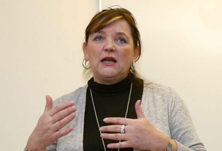 Komora sestier odmieta konsolidačné opatrenia vlády, ktoré ohrozia rast miezd sestier