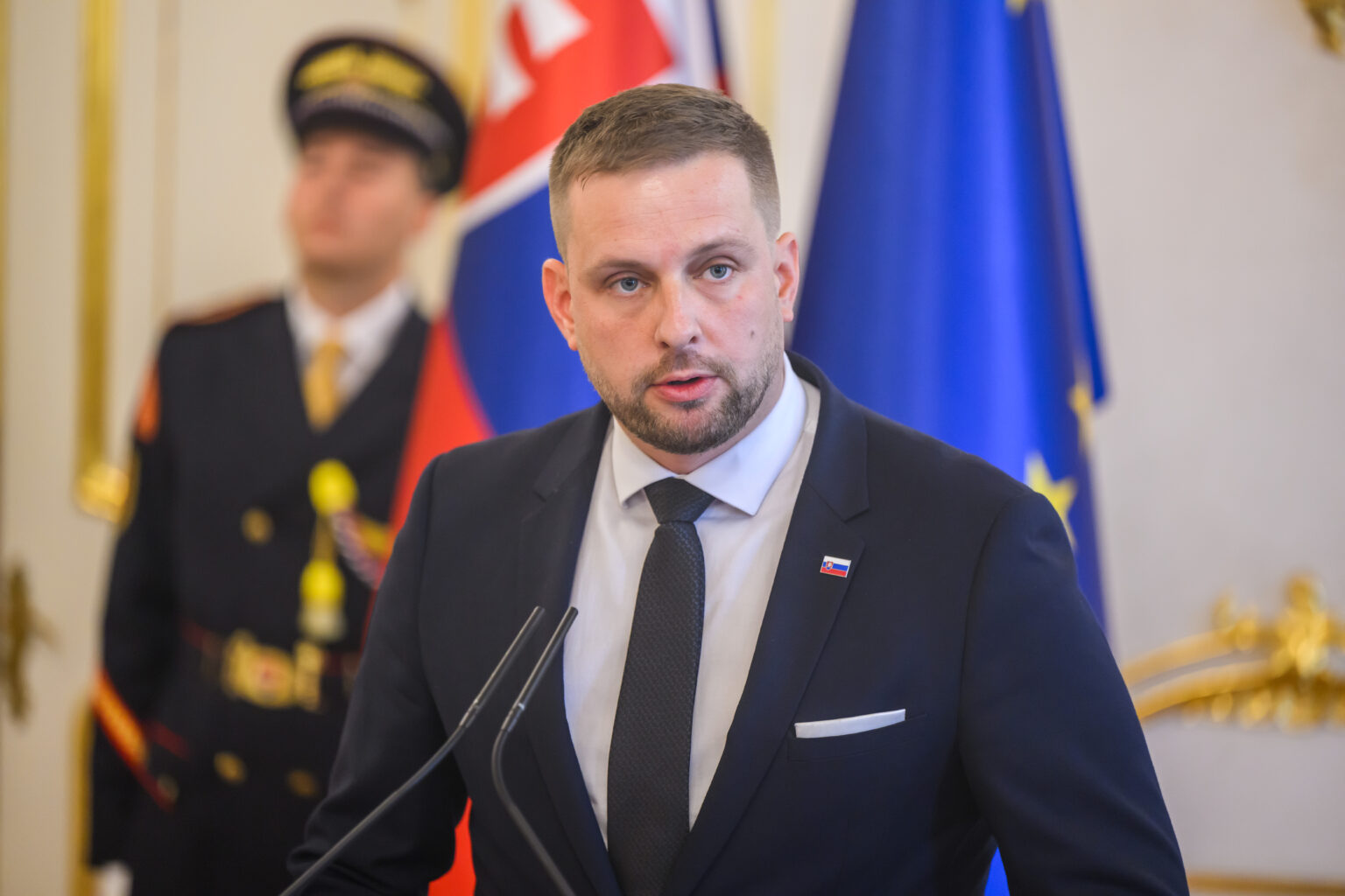 Zdravotníkom sľuby ministra nestačia. Na Šaška majú viacero otázok