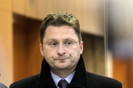 Komentár: Ako si Visolajský vyberá čerešničky z poriadne veľkej torty