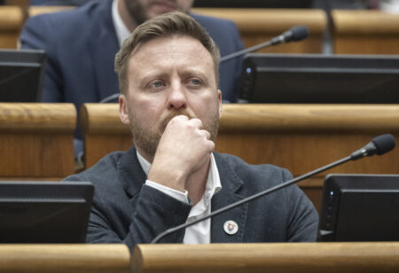 Kotlár sa obáva, že človek, ktorý sa odmietol zaočkovať, môže dostať v rámci transfúzie krvi aj očkovaciu látku