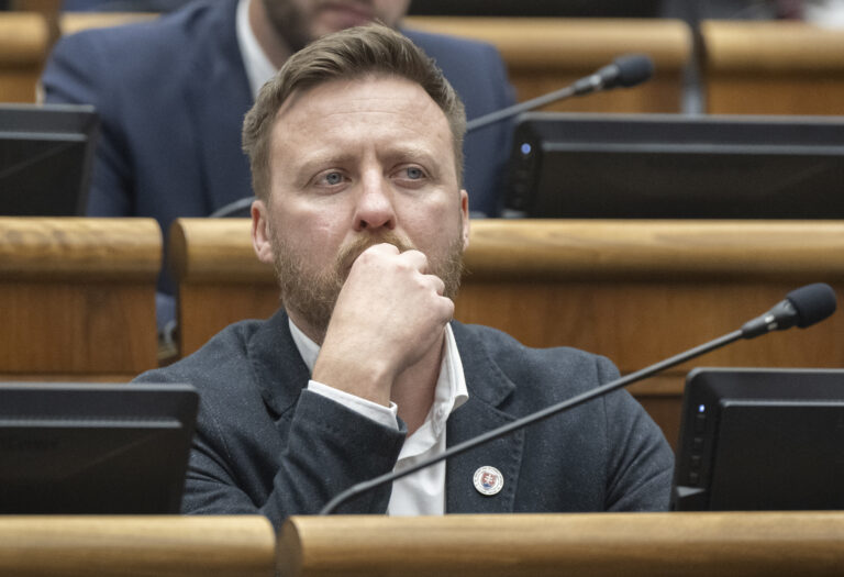 Kotlár sa obáva, že človek, ktorý sa odmietol zaočkovať, môže dostať v rámci transfúzie krvi aj očkovaciu látku