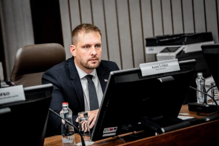 Minister zdravotníctva vyzval lekárov, aby stiahli výpovede. Už nemajú na ne dôvod, tvrdí