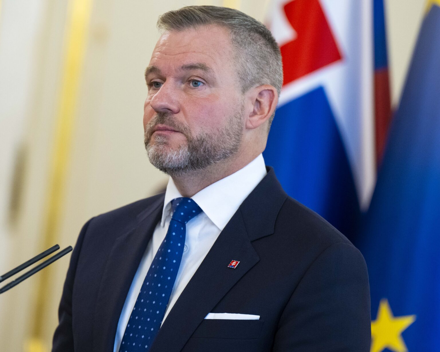 Prezident sa chce so Zuzanou Dolinkovou pre demisiu stretnúť