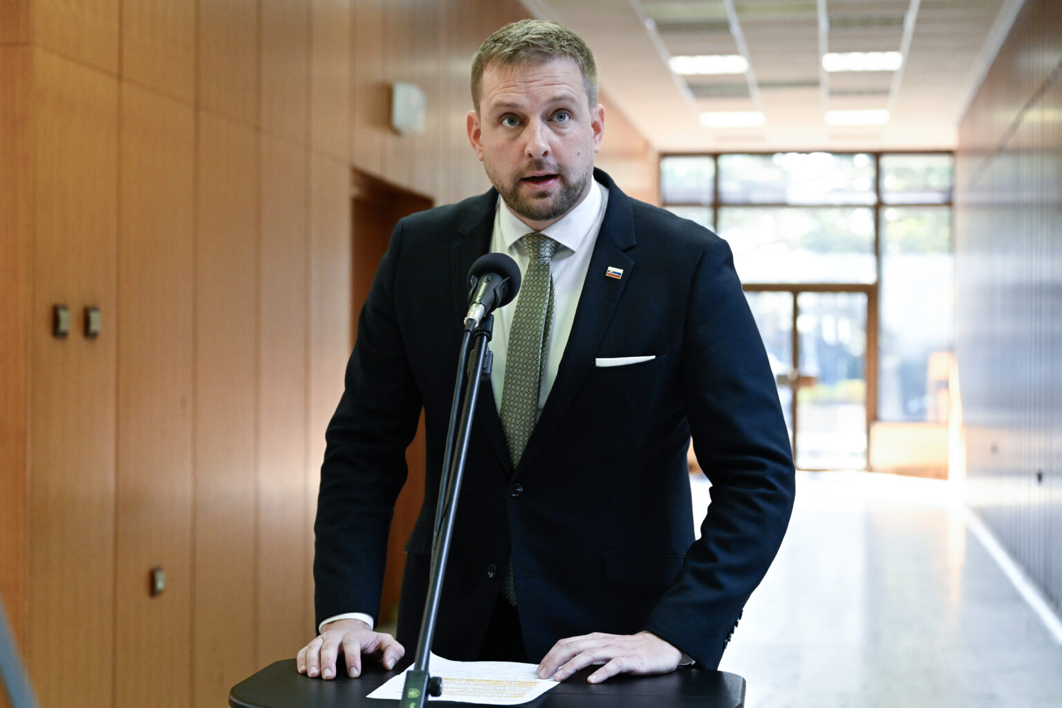 Vláda ustúpila, lekárom sa vrátia pôvodné platy. Nie však všetkým