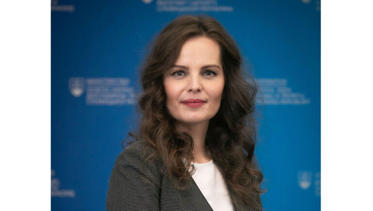 Druckerova hovorkyňa končí. Riadila komunikáciu záchraniek, ktorým šéfuje jej manžel