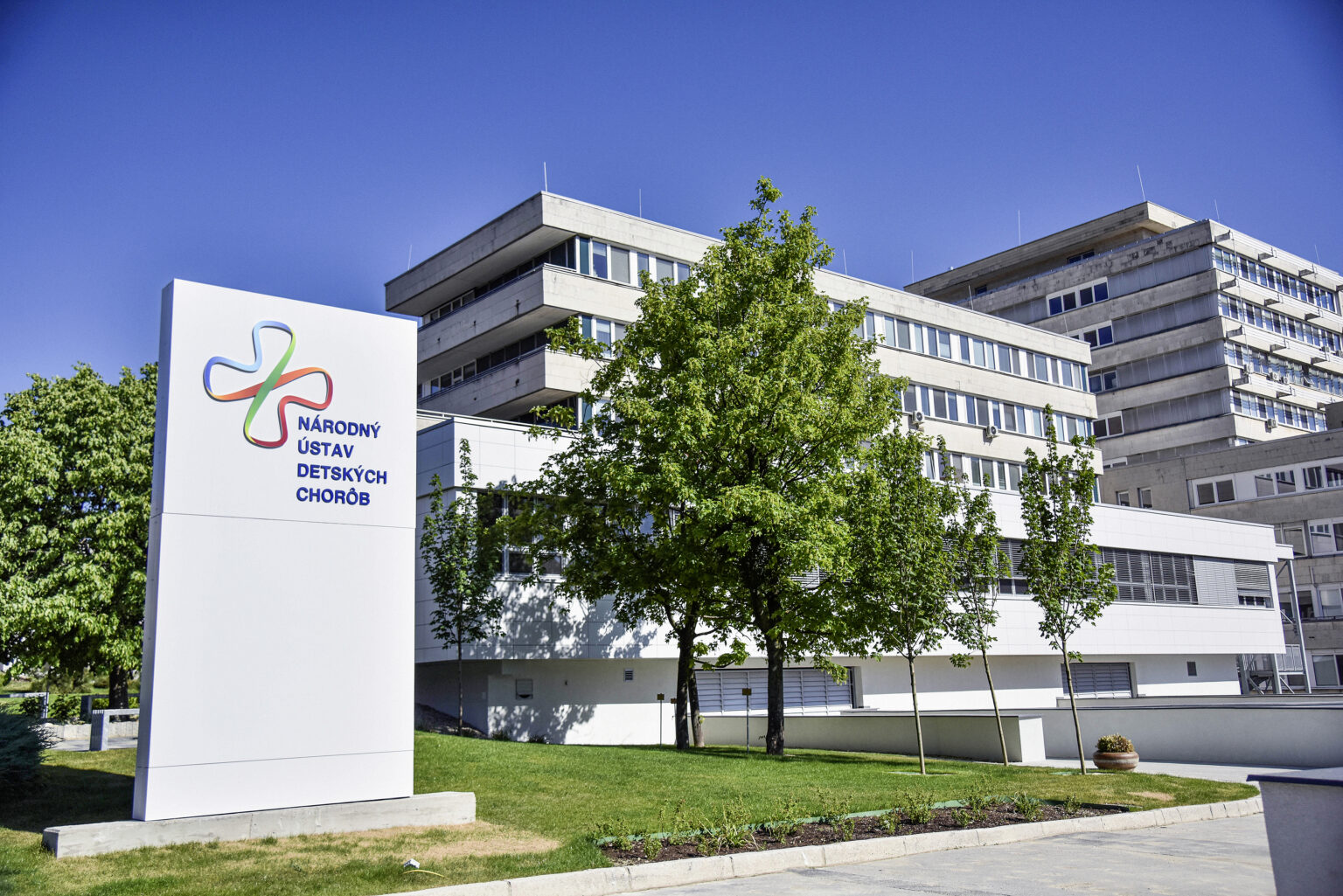 Lekári z detskej nemocnice operujú pripútanú miechu unikátnou metódou