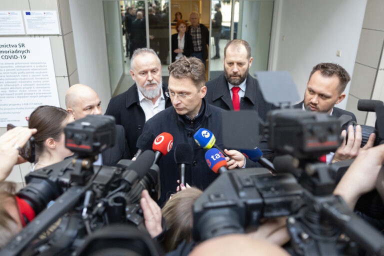 Výsledok niekoľkohodinovej debaty? Vyzerá to tak, že odborárom už ide naozaj iba o platy, tvrdí šéf asociácie nemocníc