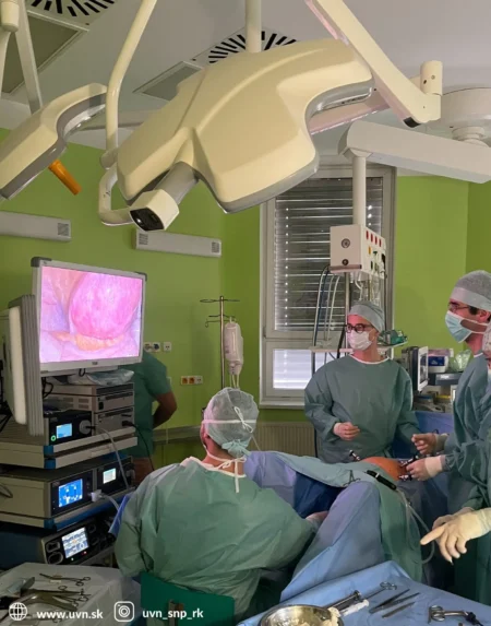 Ružomberská nemocnica môže rozšíriť onkogynekologické operácie. Umožní jej to nový prístroj