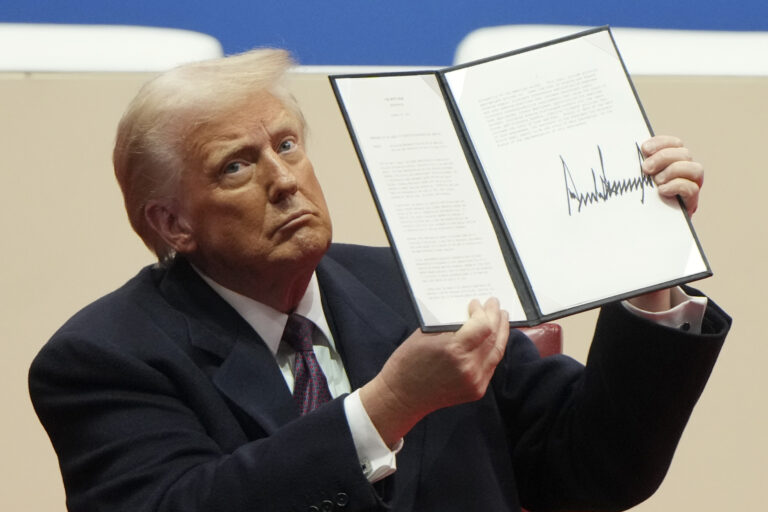 Spojené štáty vystupujú z WHO, Trump podpísal nariadenie