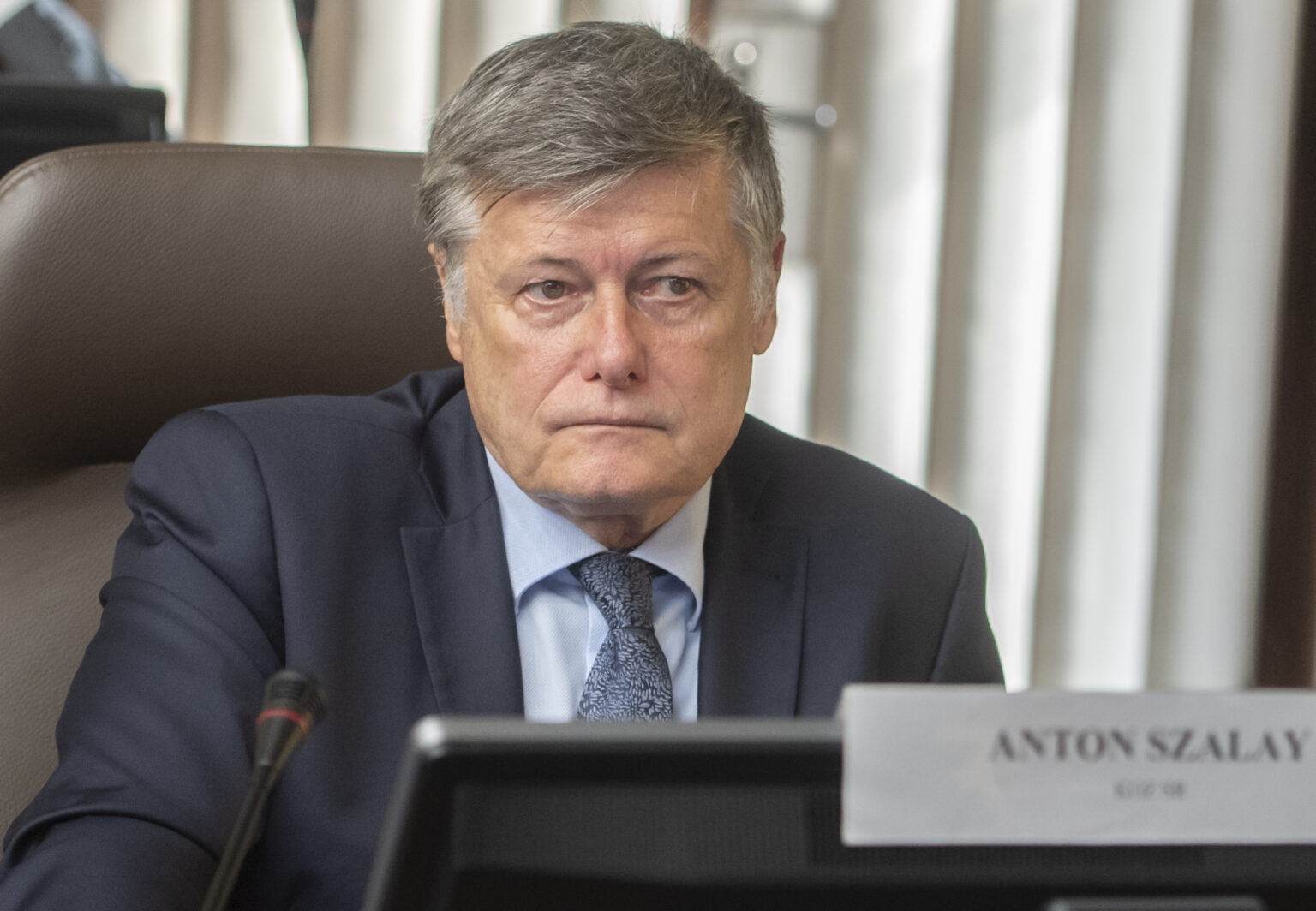 Transakčnú daň pocítia zamestnanci v zdravotníctve najmä na platoch