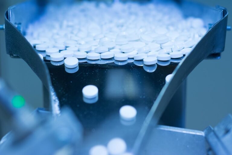 Paracetamol má doma skoro každý. Kedy ho užívať a kedy nie?