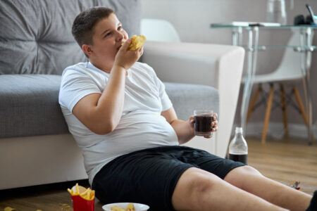 Obezita a nadhmotnosť ohrozuje čoraz mladšie deti