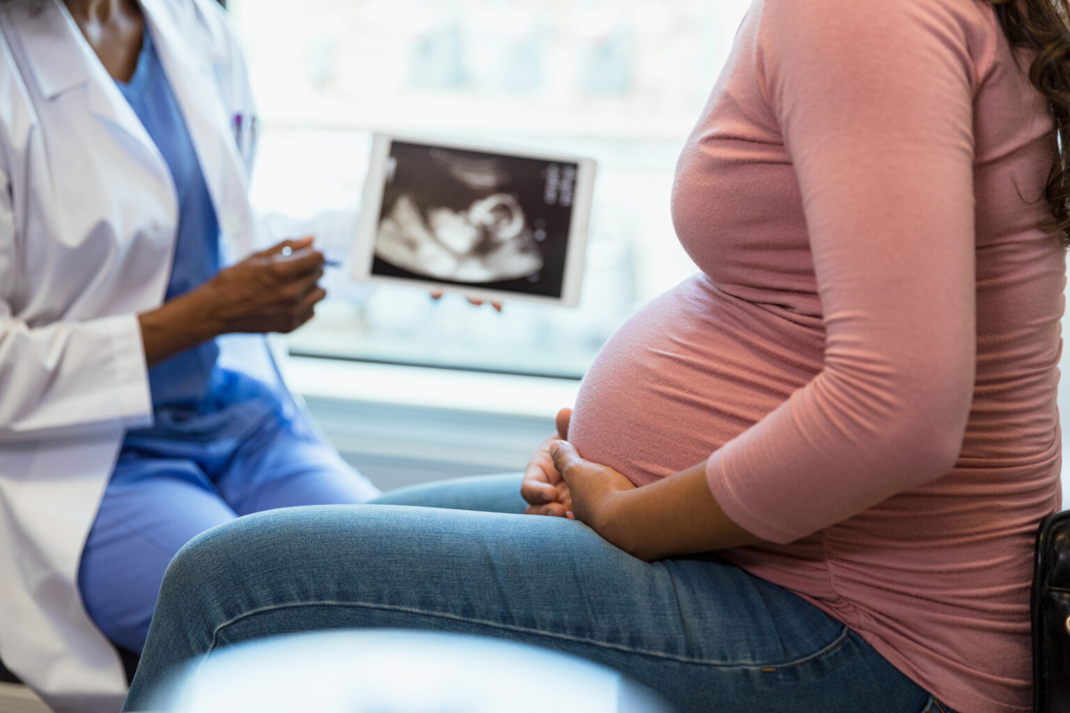 Spinálnu svalovú atrofiu u dievčatka začali liečiť pred narodením. Výsledok lekárov prekvapil