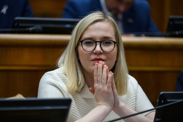 Opozícia chce znova presadiť právo detí na sprievod v nemocnici