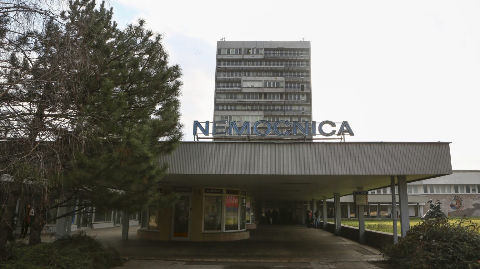 Bratislavská nemocnica odhalila ďalšieho lekára s pozitívnym testom na drogy. Odborári to spochybňujú, ide vraj o pomstu