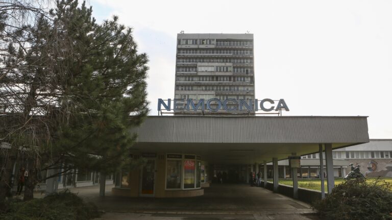 Bratislavská nemocnica odhalila ďalšieho lekára s pozitívnym testom na drogy. Odborári to spochybňujú, ide vraj o pomstu