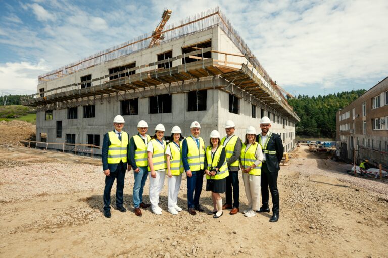 V areáli spišskonovoveskej nemocnice už stoja tri podlažia skeletu nového pavilónu