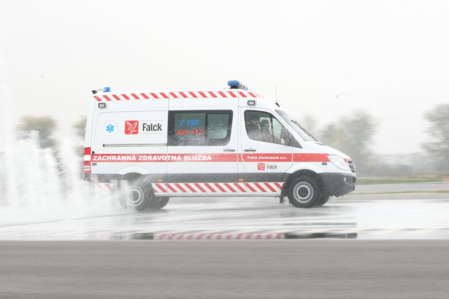 Falck sa vracia na Slovensko. Bude sa uchádzať o stanice záchrannej zdravotnej služby