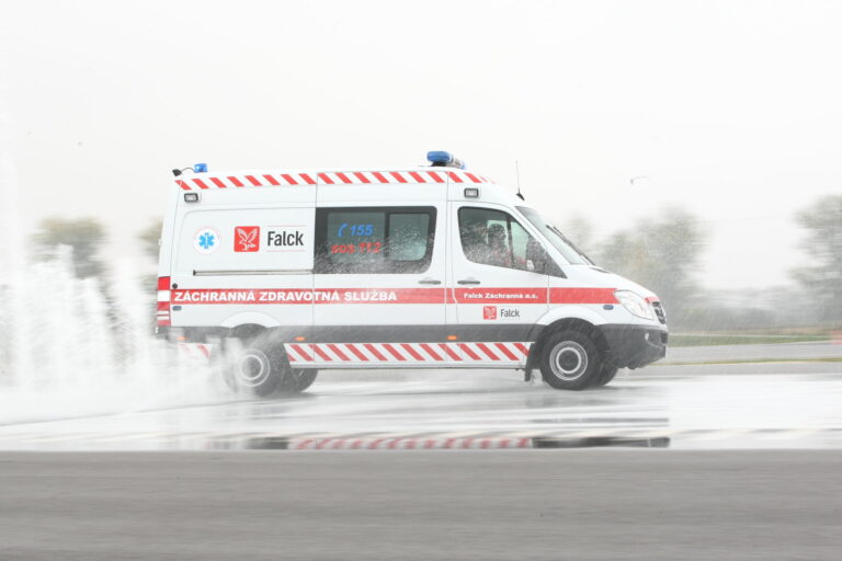 Falck sa vracia na Slovensko. Bude sa uchádzať o stanice záchrannej zdravotnej služby