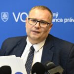 Má o liečbe rozhodnúť to, či sa choroba diagnostikuje v januári alebo v novembri? Ombudsman sa obrátil na Ústavný súd