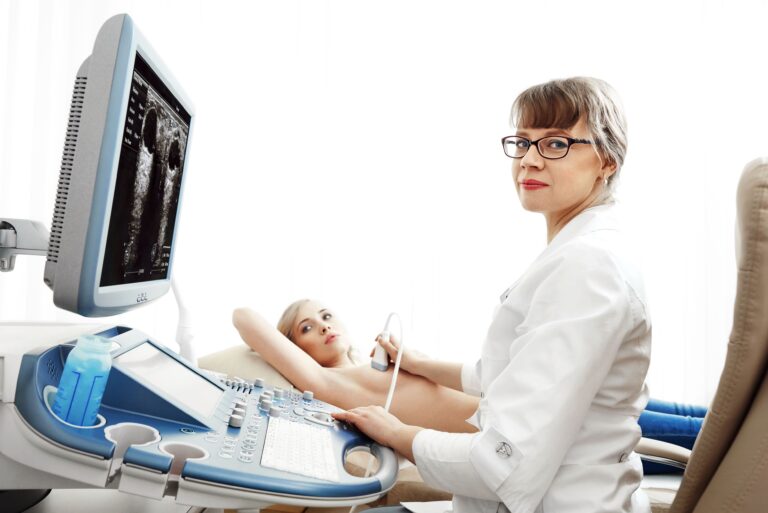 Preventívne sonografické vyšetrenia prsníkov sa rušia. Odborníčka vysvetľuje, čo to znamená pre pacientky