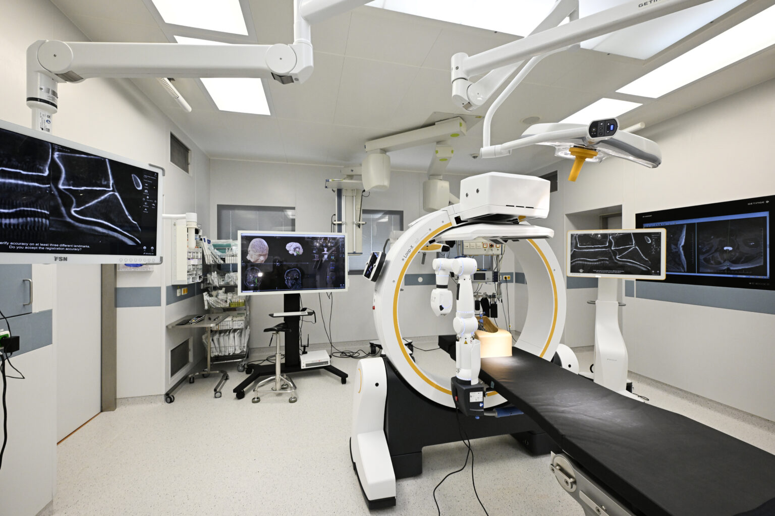 Bratislavská nemocnica otvára najmodernejšiu neurochirurgickú operačnú sálu na Slovensku