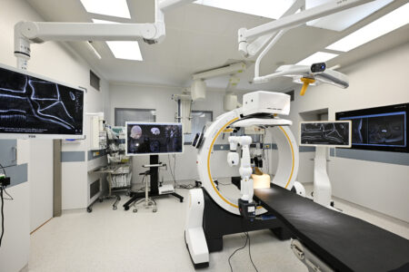 Bratislavská nemocnica otvára najmodernejšiu neurochirurgickú operačnú sálu na Slovensku