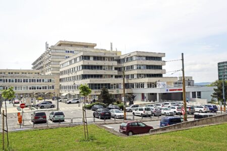 Chlapec, ktorého hospitalizovali pre nákazu amébou, zomrel