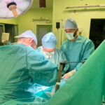 Košickým lekárom sa podaril svetový unikát. Jednej pacientke transplantovali obličku po šiestykrát