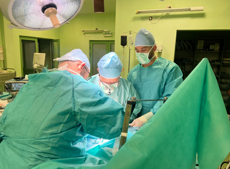 Košickým lekárom sa podaril svetový unikát. Jednej pacientke transplantovali obličku po šiestykrát