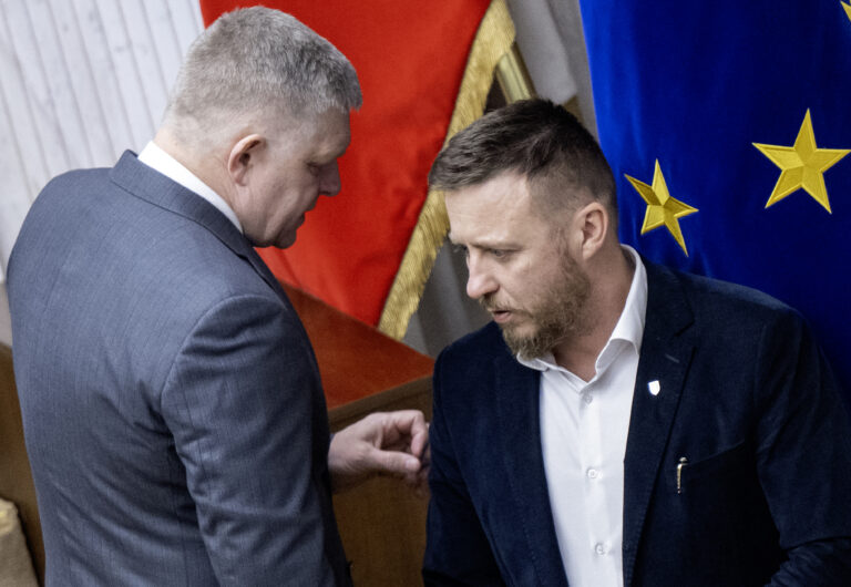 Iniciatíva Lekári nahlas vyzýva premiéra, aby odvolal Petra Kotlára z funkcie