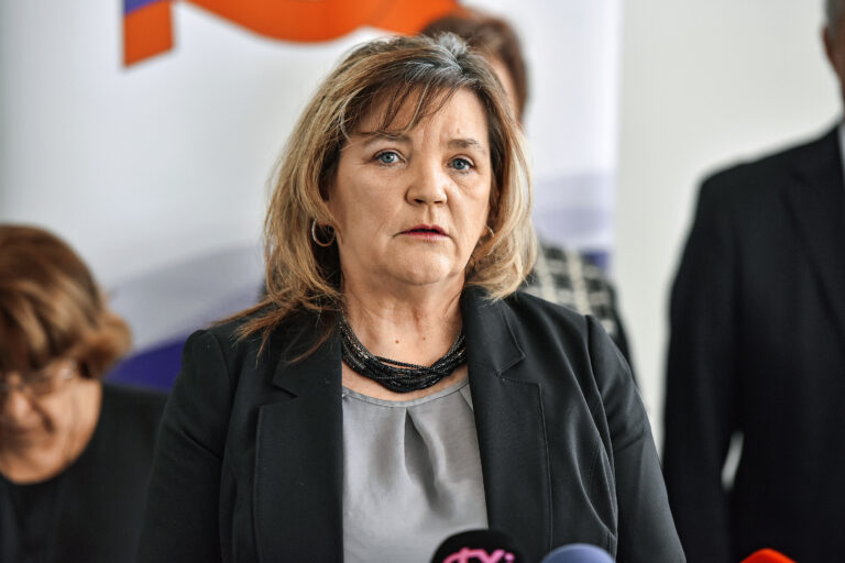 Zaradenie praktických sestier na úroveň sestier je ohrozením pacienta, tvrdí komora sestier