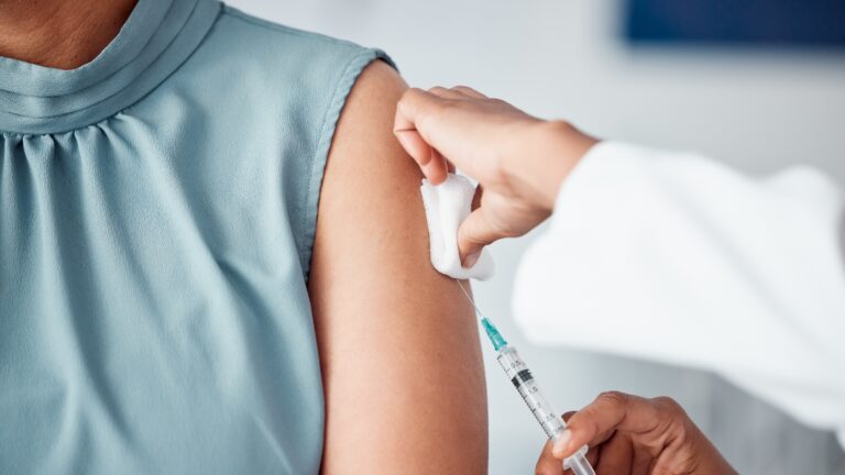 Štát spustil registráciu na očkovanie novou vakcínou proti COVID-19