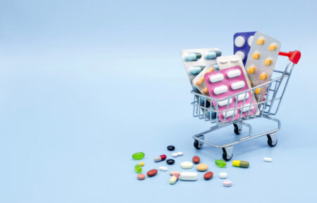 Vyliečia megadávky vitamínu C rakovinu? Existujú prípravky na prekyslenie organizmu? Toto sú najčastejšie mýty v lekárenstve