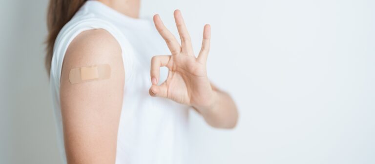 Na očkovanie v lekárňach si počkáme dva roky. Prví farmaceuti by mohli začať na jeseň 2027