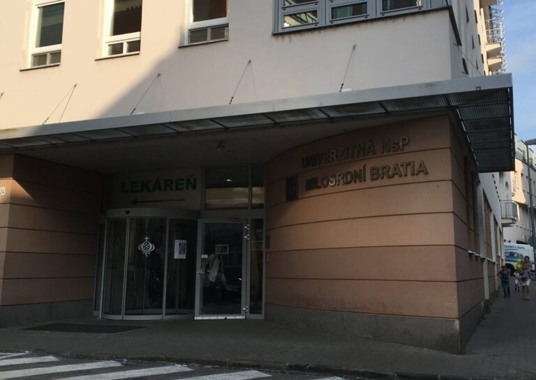 Riaditeľ o hromadnom prepúšťaní lekárov a sestier: Dôvodom sú peniaze, bojujeme o udržanie nemocnice