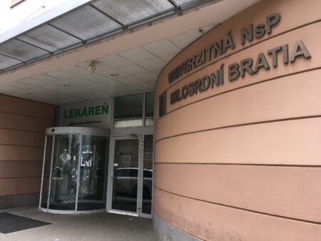 Nemocnica v Bratislave ohlásila hromadné prepúšťanie. Skončiť má 90 lekárov a sestier